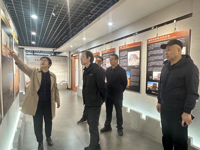 王振 张正启 陶永安 李兴来 苏世强 钟毓睿到访展馆.jpg
